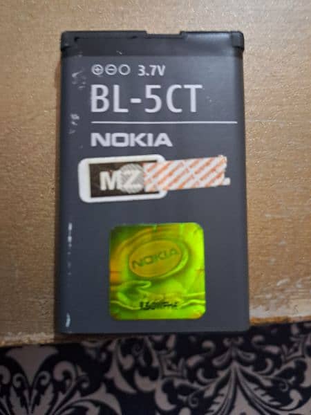 Orignal Motorola HandsFree, Original Nokia Charger, Battery. 4