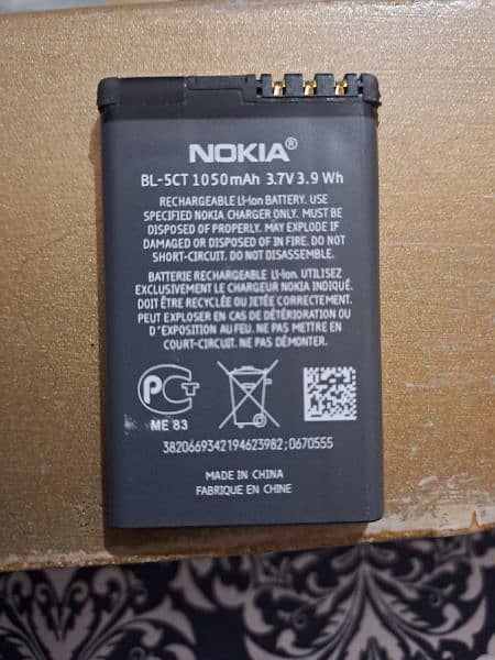 Orignal Motorola HandsFree, Original Nokia Charger, Battery. 5