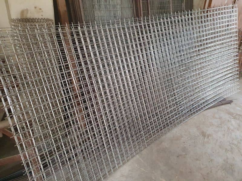 Best Razor Wire Installation & Chain Link Fence in wholesale rates. 10