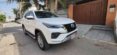 Toyota Fortuner V 2021 white reg 2022 like zero meter