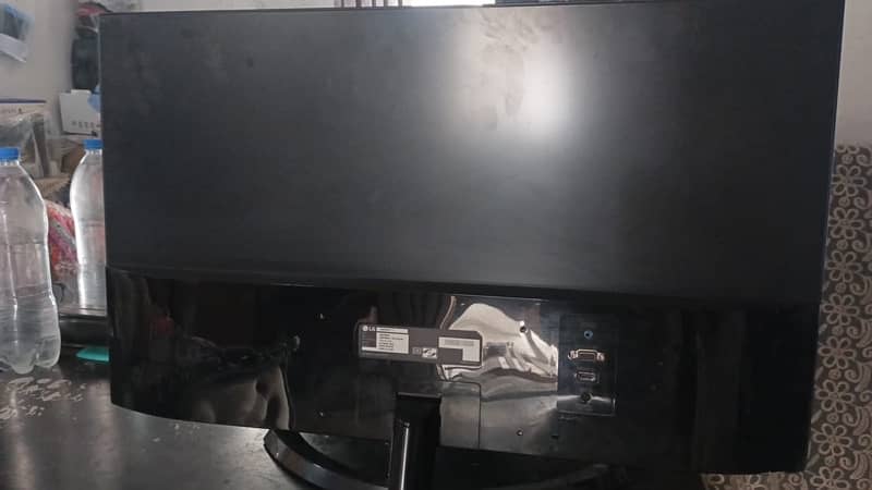 Gaming monitor Lg 32” mint condition 3