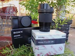 Sony 6400 Mirorless body with sigma 16 mm lense in mint condition
