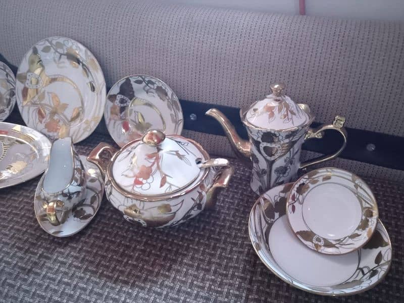 fine porcelain hand made  dinner set 4