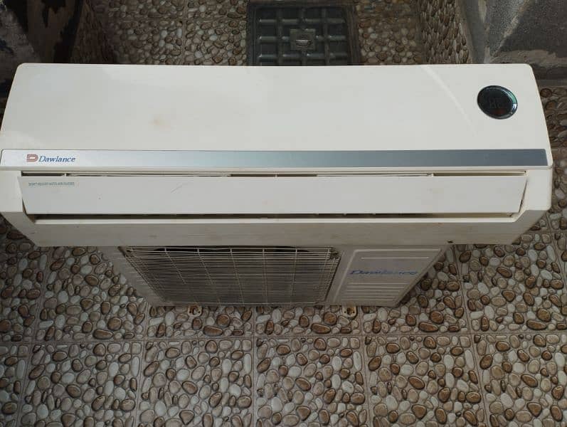 dawlance AC 1 ton non inverter mint condition, no repair, gas stored. 4