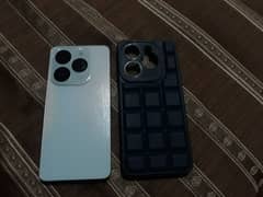 Infinix smart 8 pro 4 128 with box +charger