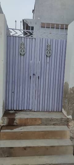 iron door 5×7  good condition