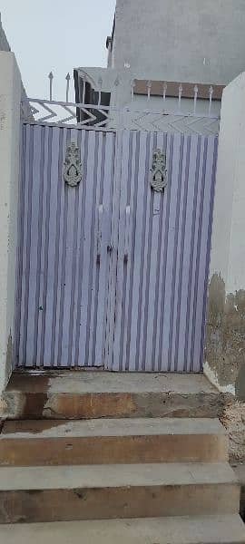 iron door 5×7  good condition 1