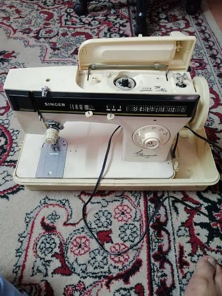 Singer Discmatic Sewing Machine 4