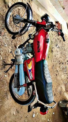 Honda 125cc red color like new and janion condition