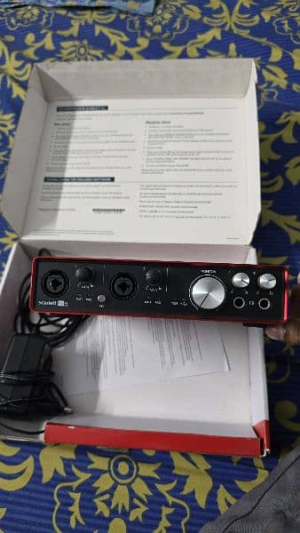 Focusrite Scarlett 6i6 USB Audio Interface (2nd Generation) 1