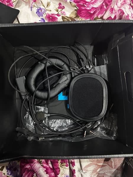 logitech G pro x headphone 5