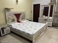 bedroom set  king size bed with 2 side tables and 1 dressing table