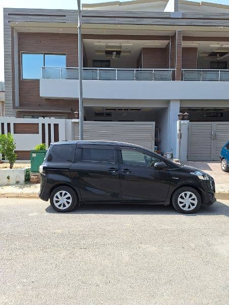 Toyota Sienta 2018 0