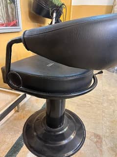 saloon- hair cutting chair