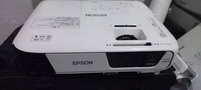 EPSON EB. U32 (1920×1200) FHD #projector#