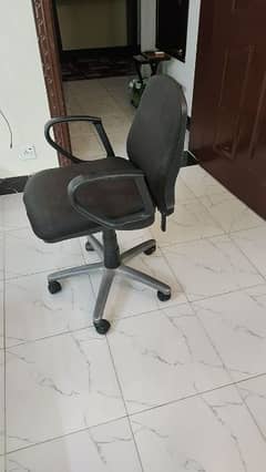 Black - Movable Adjustable - 4 wheels computer chair