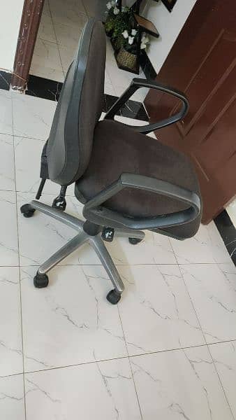 Black - Movable Adjustable - 4 wheels computer chair 2