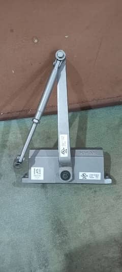 khaas door closer no box only door closer but new condition no used