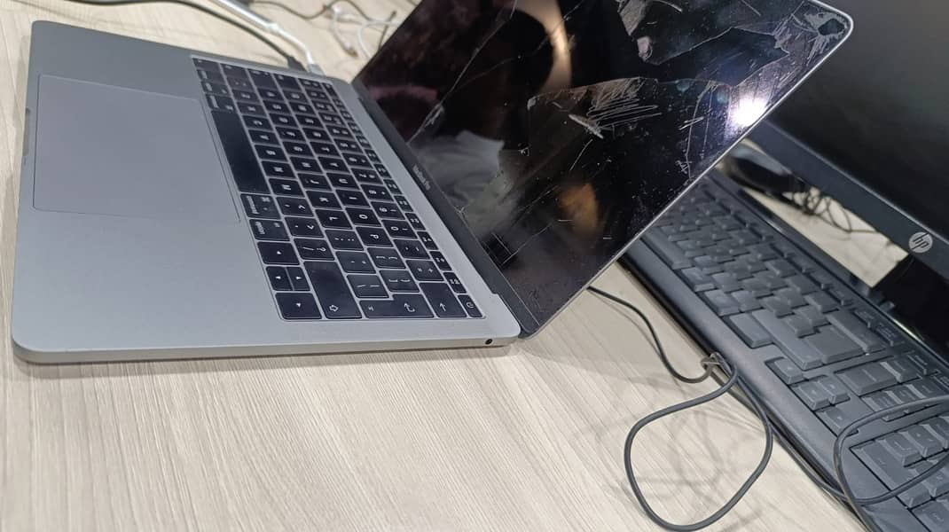 MacBook 2017 Pro (13 inch) Urgent Sale, Read ad, aj me sale krni 7