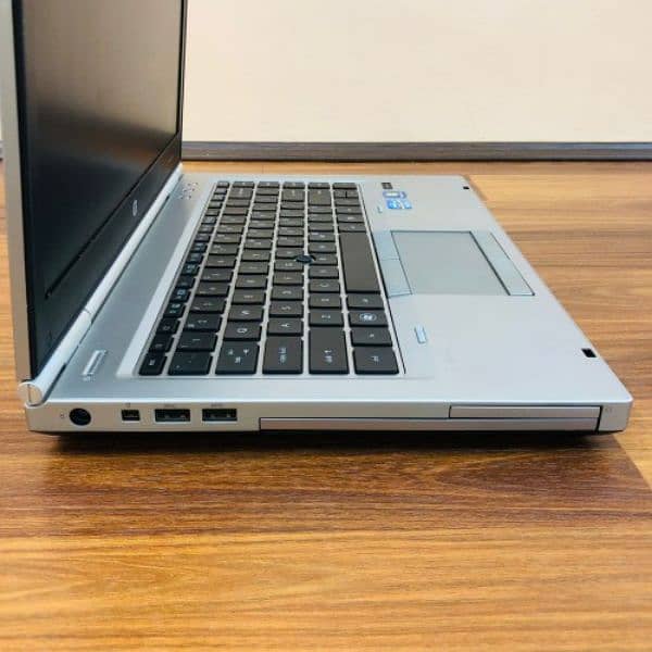 Hp Elitebook Gaming Laptop 14.5"Hd display 10/10 condition 3 hour btry 5