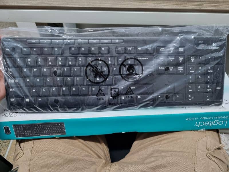 Logitech MK270R keyboard mouse combo 1