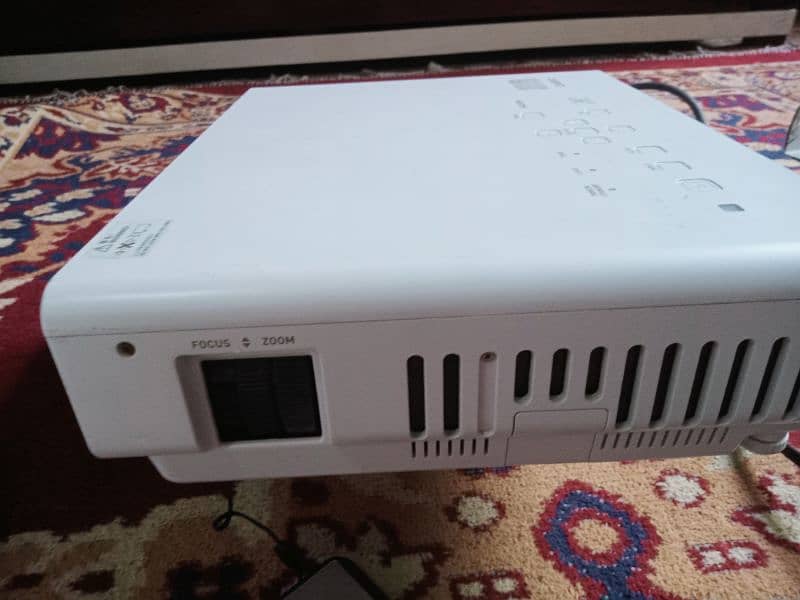 Casio Multimedia Projector with 10/10 condition best resolution result 3