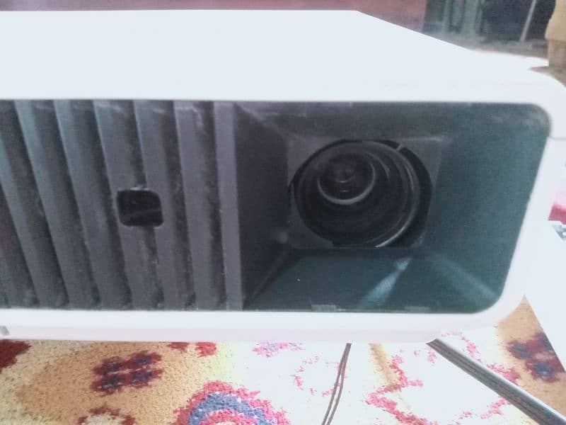 Casio Multimedia Projector with 10/10 condition best resolution result 4