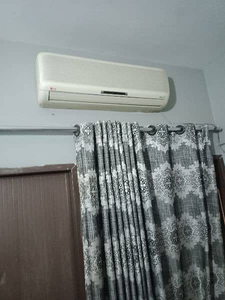 LG air condition urgent sale 4