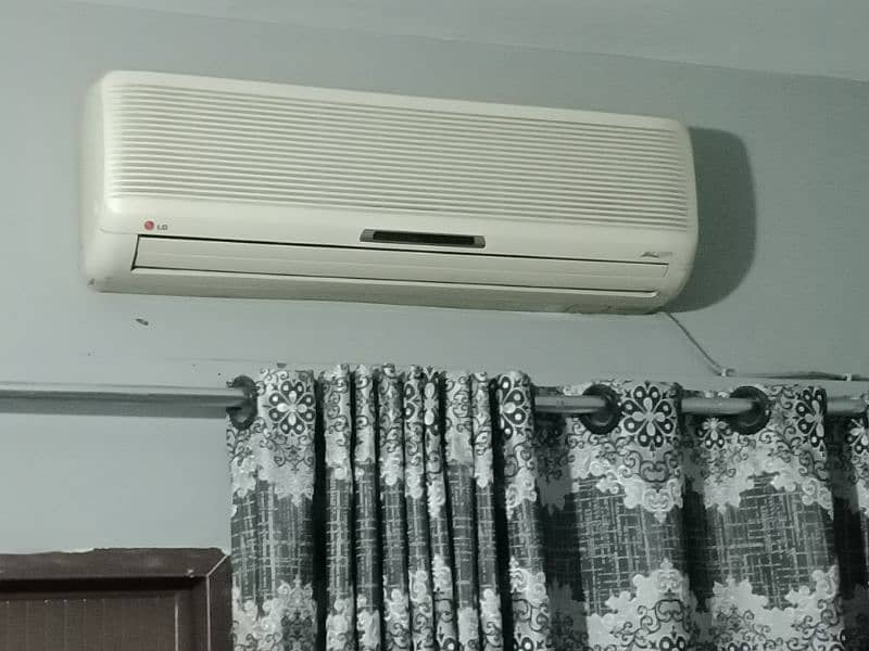 LG air condition urgent sale 6