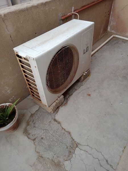 LG air condition urgent sale 7