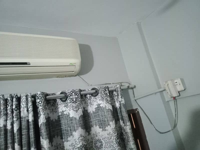 LG air condition urgent sale 8