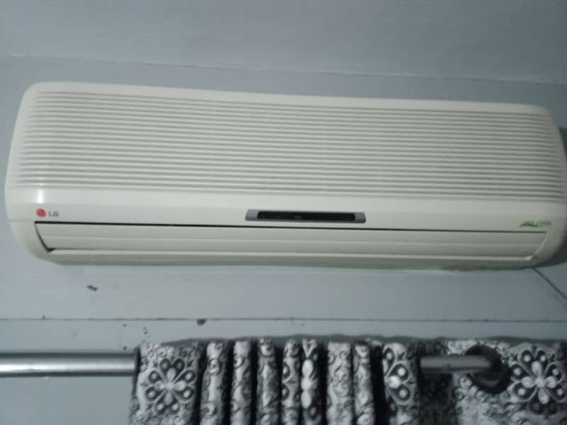 LG air condition urgent sale 10