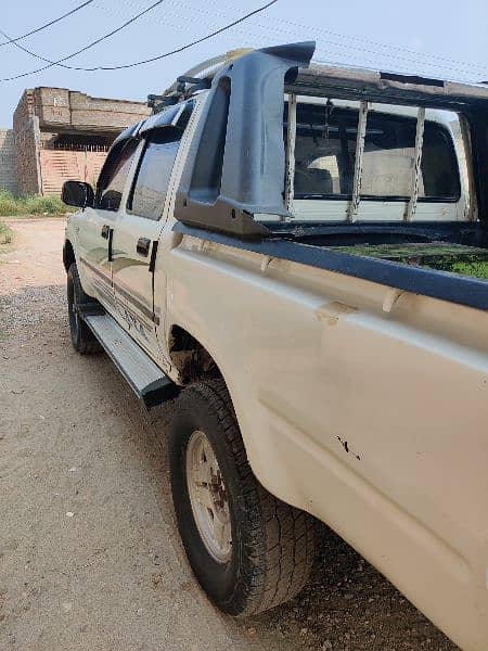 Toyota Hilux 4 X 4 5