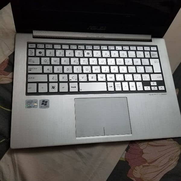 Asus UX31E, core i-7 Junk laptop 5