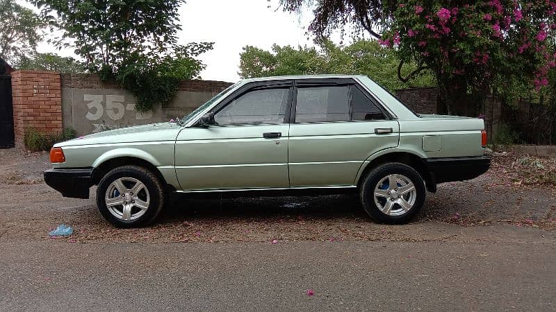 Nissan Sunny 1989 3