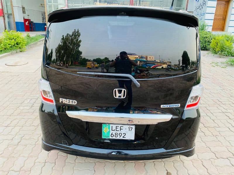 Honda Freed 6 seater 4