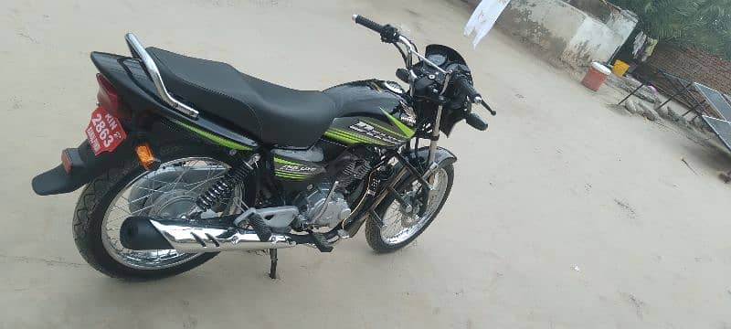 HONDA DELUXE MODEL 2016 REGESTERD 2017 3