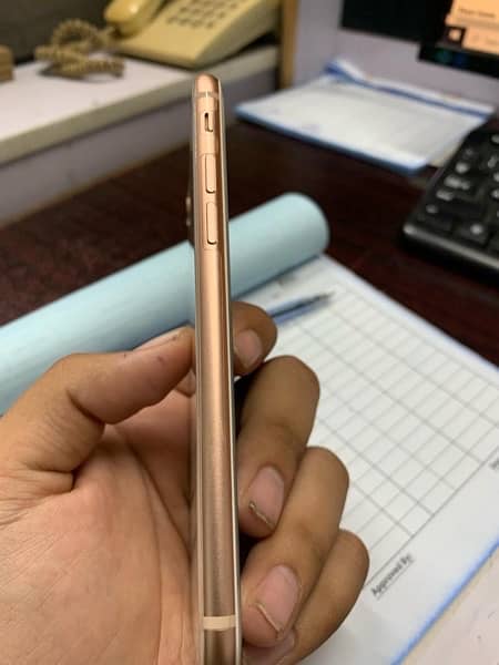 iPhone 8 gold (64gb) 3