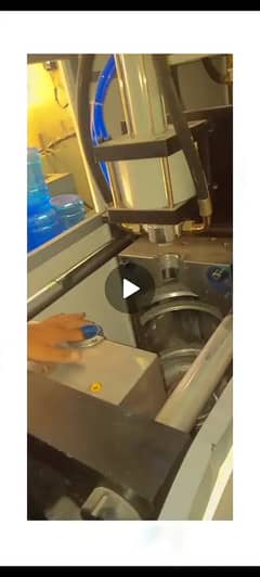 Pet bottle blowing machine