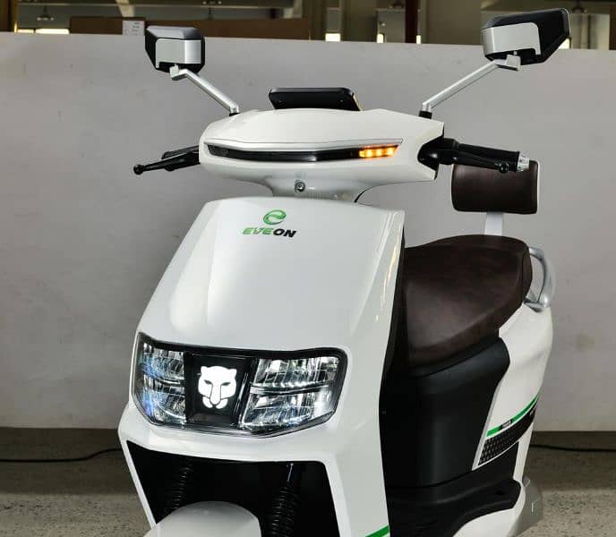 Eveon Leopard Electric Scooty 2024 New Zero Meter 3