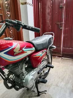 Honda CG 125 One hand used first owner paper  watsapp no 03006168086