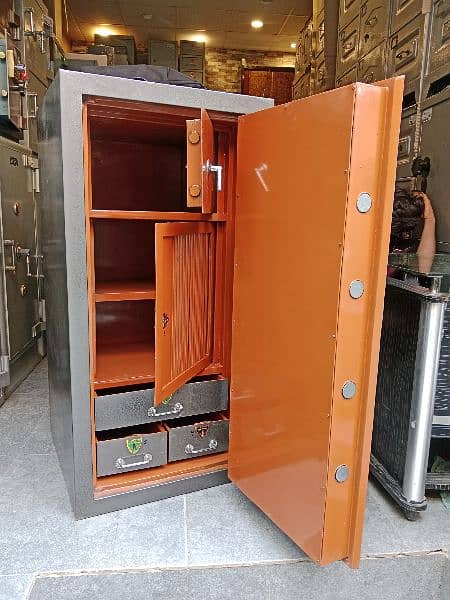 Locker & Bank Safes 4