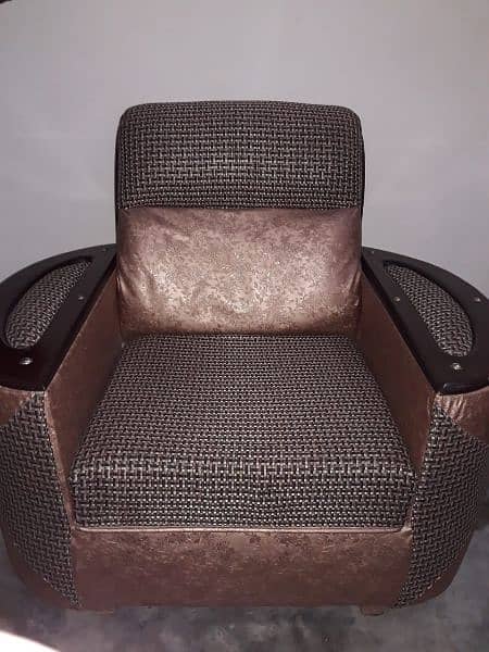 Very good Condition D shape sofa 3+2+1 Seater 2