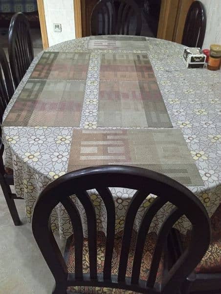 6 seater dining table in full new condition 1