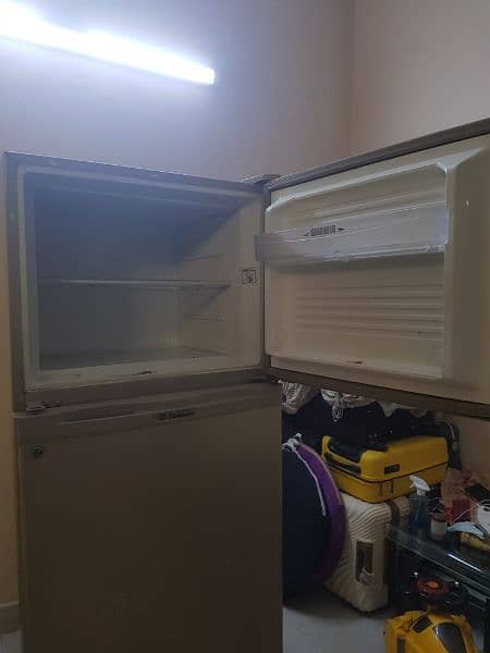 Dawlance Used Fridge Average condition 3