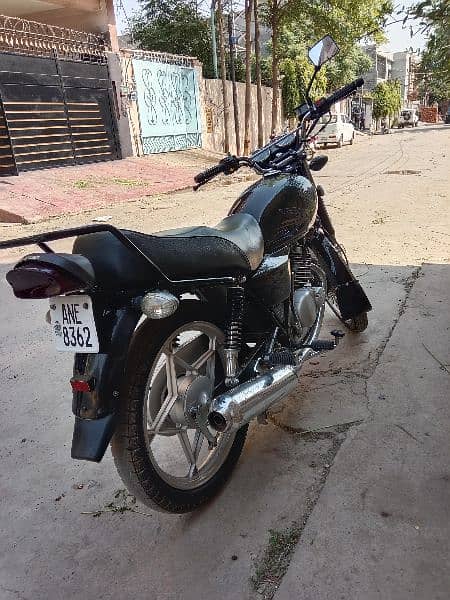 Suzuki GS 150 SE 3