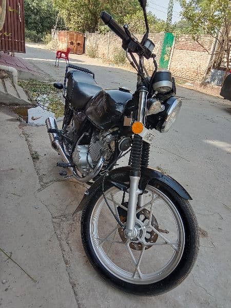 Suzuki GS 150 SE 4