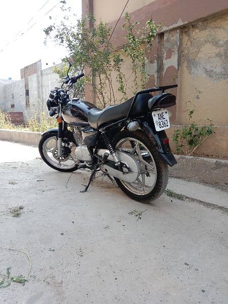 Suzuki GS 150 SE 6