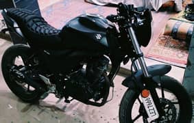 suzuki gixxer 150 fully naked jumbo look in jet black. condition 10/10