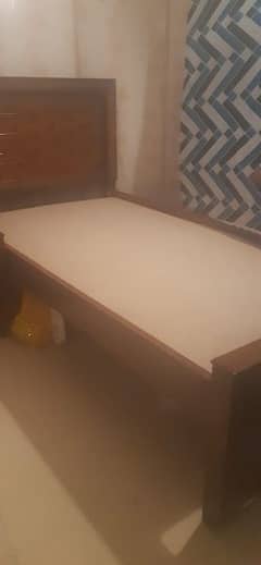 2 singal beds with mattress new condition 1 month use